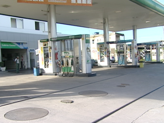 Motoristas já sentiram no bolso o reajuste da gasolina, no Espírito Santo (Foto: Reprodução/TV Gazeta)