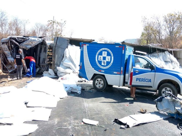 Colisão deixou outras duas pessoas com ferimentos leves, segundo polícia (Foto: Blog do Sigi Vilares)