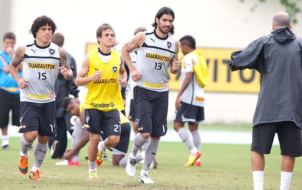 Loco Abreu no treino do Botafogo (Foto: Marcos Trisão / Ag. O Globo) Loco Abreu no treino do Botafogo (Foto: Marcos Trisão / Ag. O Globo)