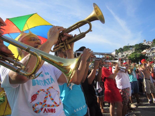 O Cordão do Boitatá faz a festa nos Arcos da Lapa (Foto: Nicolás Satriano/G1)