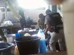 Vídeo flagrou abordagem feita por policiais em Passos, MG (Foto: Reprodução EPTV)