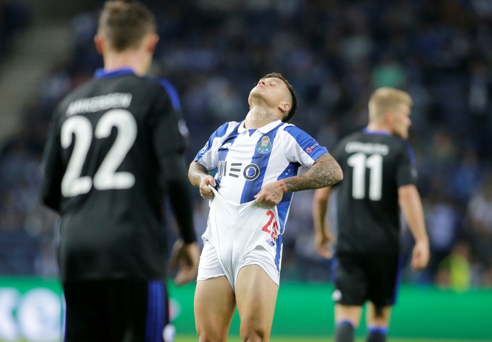 Otavio, Porto x Copenhague (Foto: Reuters / Miguel Vidal)