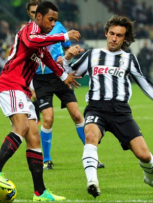 Pirlo e Robinho no Juventus x Milan (Foto: Getty Images)
