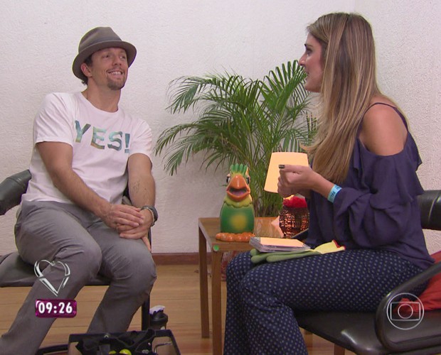 Jason Mraz conversa com Rafa Brites (Foto: Mais Você/TV Globo)