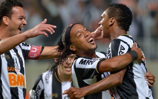 Rever, Ronaldinho e Jô, Atlético-MG x São Paulo (Foto: AFP)
