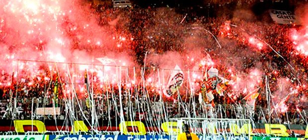 Resultado de imagem para estadio vitprioa lotado