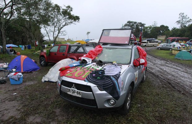 Acampamento chileno no Rio de Janeiro (Foto: Domingos Peixoto)