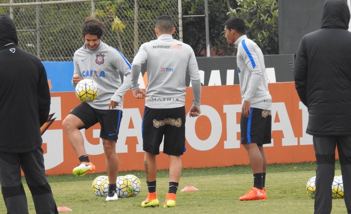 Pato Corinthians (Foto: Marcelo Braga)