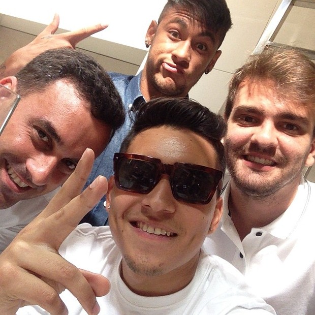 Neymar e os parças em bastidores de campanha (Foto: Reprodução/ Instagram)