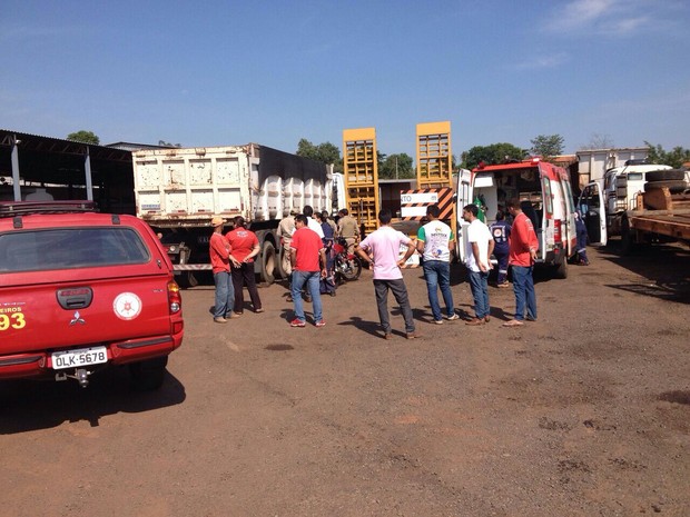 Acidente de trabalho aconteceu na BR-153, em Araguaína (Foto: Luis Ernandes/Divulgação)