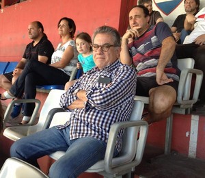 Presidente Carlos Miguel Aidar vê jogo do time de futebol feminino (Foto: Jair Pimentel)