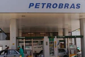 Posto de gasolina com combustível da Petrobras  (Foto: EFE)