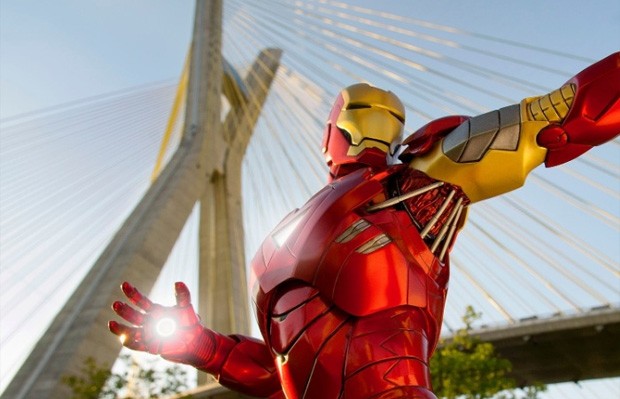 Homem de Ferro na Ponte Estaiada (Foto: Divulgação/Katia Arantes)
