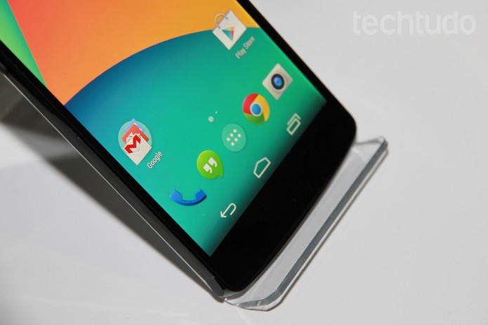 Transparência dos botões padrão do Android no Nexus 5 (Foto: Isadora Díaz/TechTudo) Transparência dos botões padrão do Android no Nexus 5 (Foto: Isadora Díaz/TechTudo)