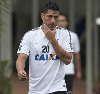 Reserva no Corinthians, Ralf negocia com Benfica e Sporting