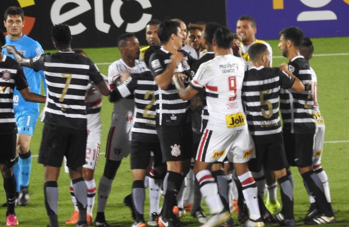 Corinthians x São Paulo teve confusão durante a final em Orlando (Foto: Marcelo Braga)