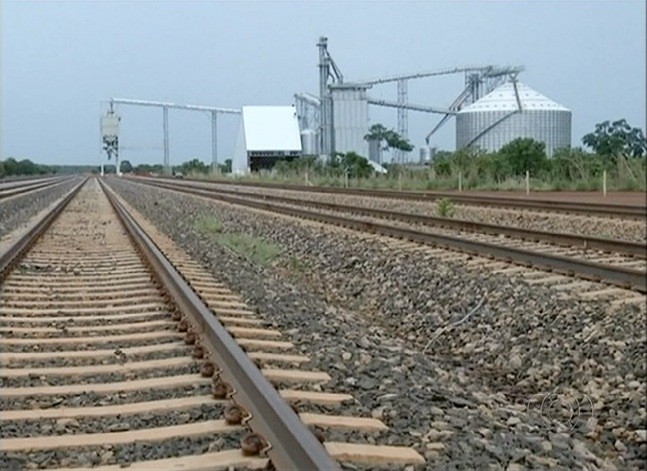 Mesmo após inauguração, trecho da ferrovia Norte-Sul segue sem ser utilizado (Foto: Reprodução/TV Anhanguera)