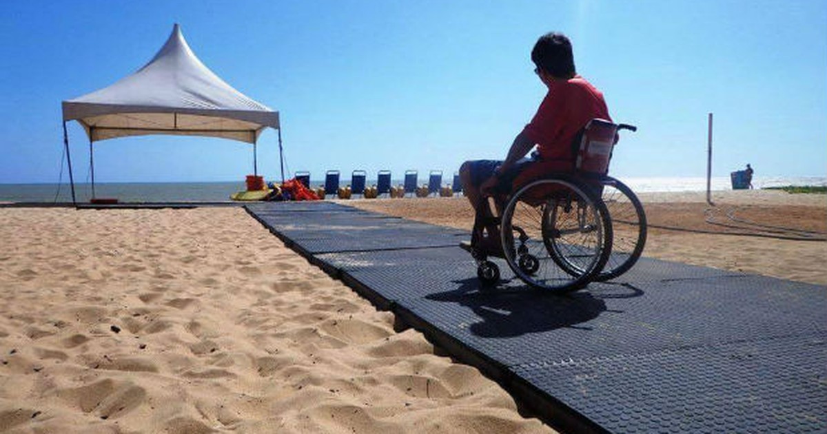 G Cadeirante Ajuda A Tornar Praia Da Pb Acess Vel A Pessoas