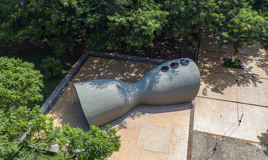 Vista aérea do monumento que tem formato de ampulheta (Foto: Divulgação/Colégio Humboldt)