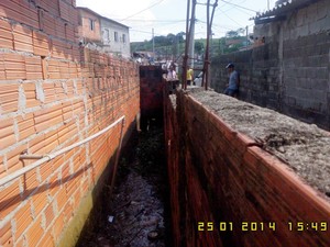 Foto de morador mostra área para onde iria o esgoto da Chácara Miguel Badra, em Suzano (SP).  (Foto: Wanderson Jesus Alves / VC no G1)