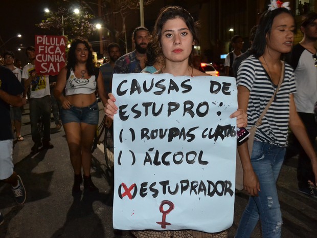 Protesto pelos direitos da mulher e contra Eduardo Cunha em Vitória (Foto: Romara Chaves/ Curso de Residência)