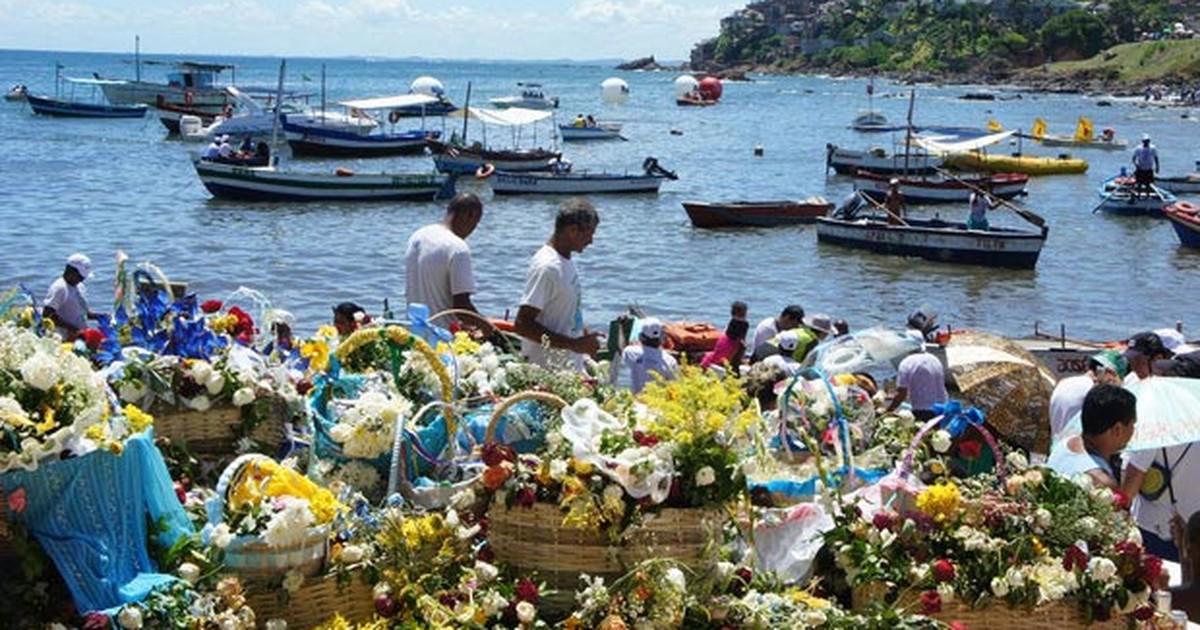 G1 Bares e casas de shows fazem festas para Iemanjá no Rio Vermelho; confira notícias em