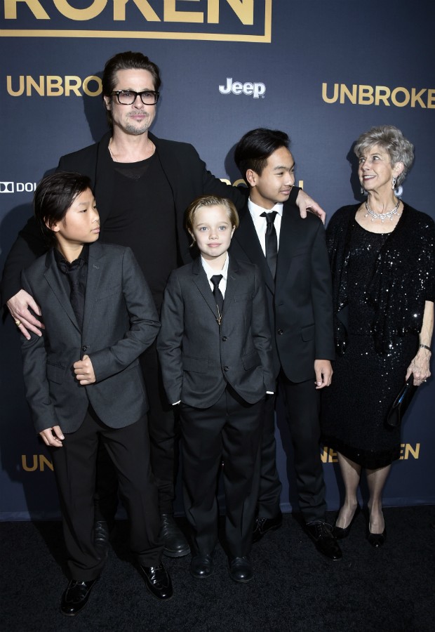 Brad Pitt, Pax, Shiloh, Maddox a mãe do ator,  Jane  (Foto: Getty Images)