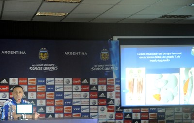 Coletiva Daniel Martínez Médico Argentina (Foto: Carlos Mota)