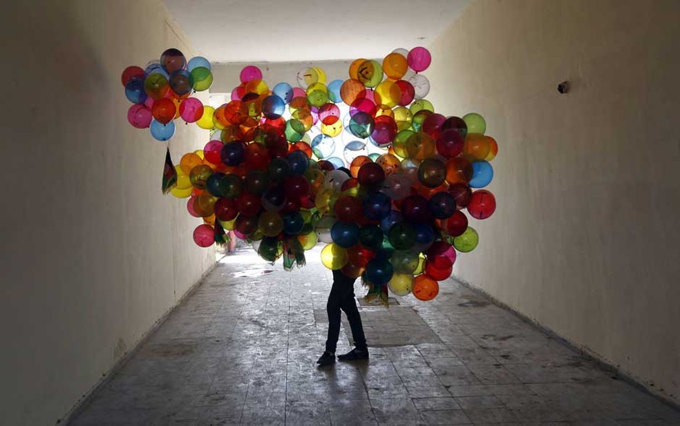 Balões inflados com gás.  (Foto: Omar Sobhani/Reuters)