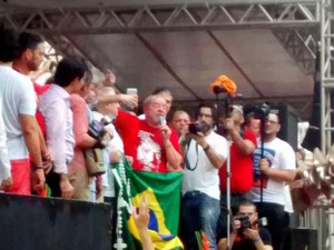 Lula discursa na Praça do Ferreira em Fortaleza (Foto: André Teixeira/G1)