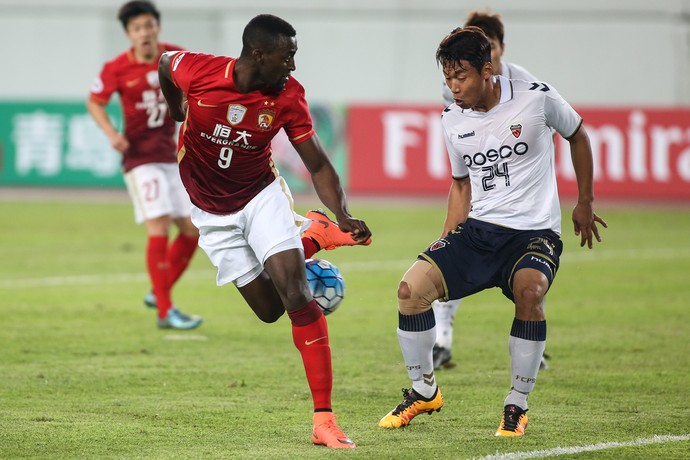  Jackson Martinez, reforço do Guangzhou Evergrande em jogo pela Liga dos Campeões da Ásia (Foto: REUTERS/Stringer )