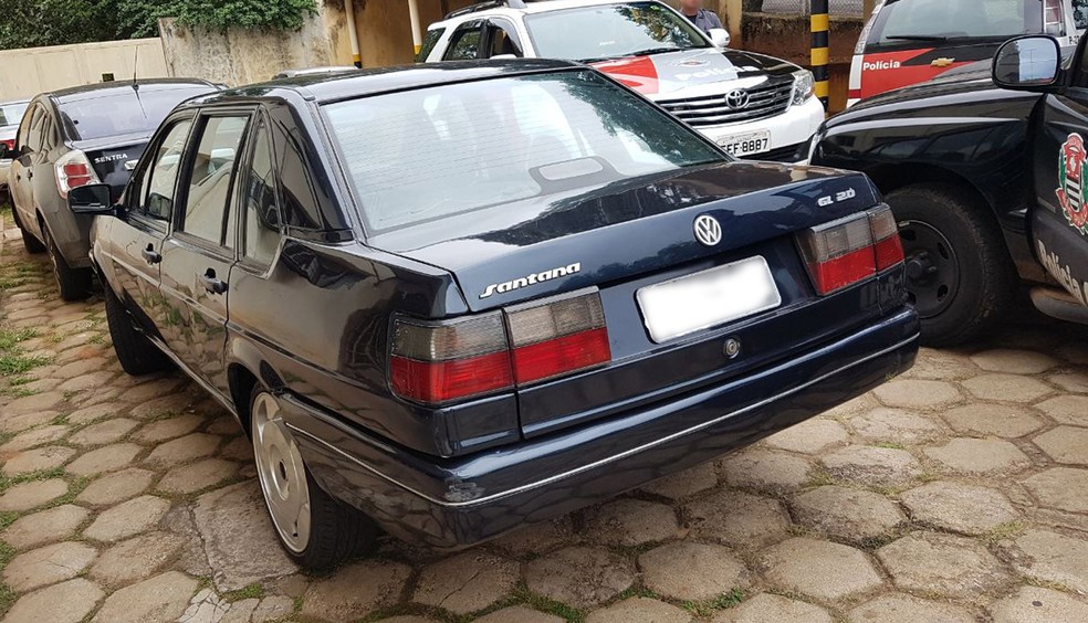 VW Santana, que seria utilizado nos crimes, foi apreendido (Foto: Polícia Civil/Cedida)