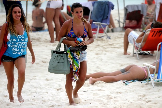 Jade Barbosa na praia (Foto: Foto Rio News)