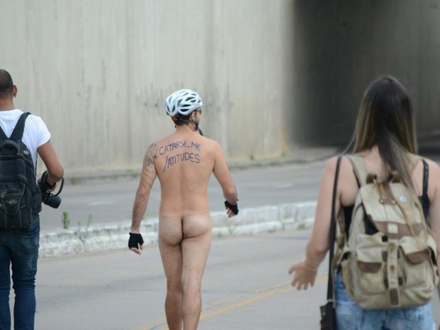 homem pelado na capital (Foto: Imagens cedidas/ Anderson Vanzan)