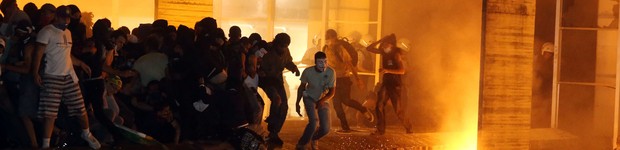 Manifestantes tentam invadir Itamaraty e são barrados pela polícia; ACOMPANHE (Protesto em Brasília fica tenso, e polícia evita invasão do Itamaraty; ACOMPANHE (André Dusek/Estadão Conteúdo))