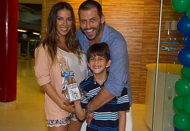 Henri Castelli, JUliana Despirito e Lucas (Foto: Amauri Nehn/Foto Rio News) Henri Castelli, JUliana Despirito e Lucas (Foto: Amauri Nehn/Foto Rio News)