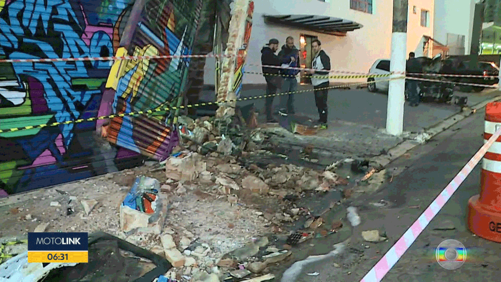 Frente da academia ficou destruída na Rua Vergueiro (Foto: Reprodução/TV Globo)