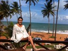 Fernanda Pontes curte passeio de bugre durante viagem à Paraíba