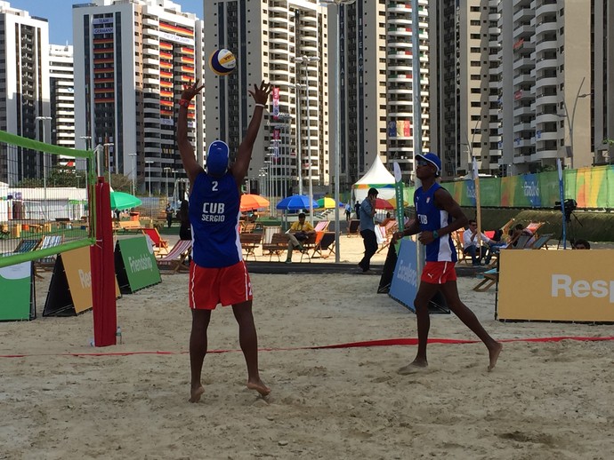 Cubanos Sérgio e Nivaldo treinam na Vila Olímpica (Foto: Felippe Costa)