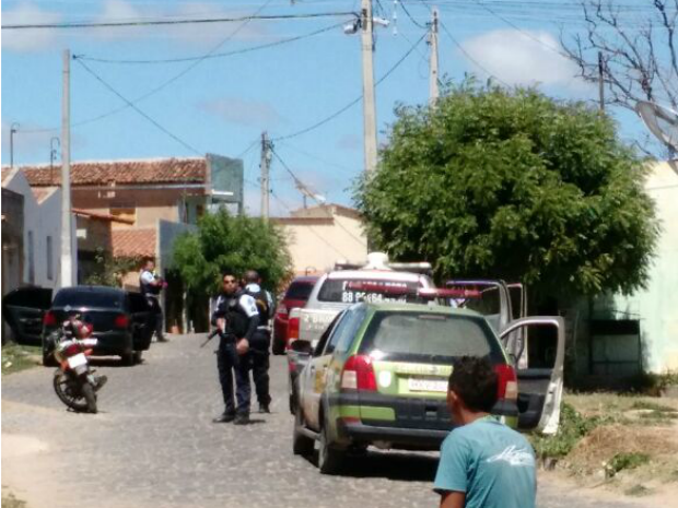 Policiais fazem buscas pelos suspeitos de matar policial em Campos Sales, no Ceará (Foto: Arquivo pessoal)