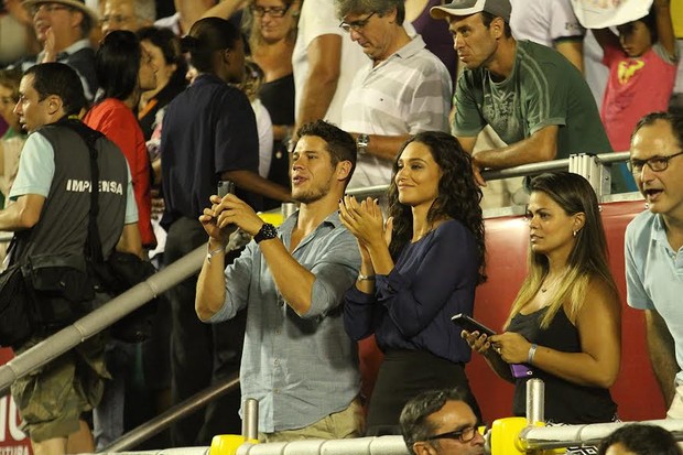 José Loreto e Debora Nascimento assistem a torneio de tênis no Rio (Foto: AGi9/PhotoRioNews)