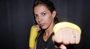 Fabrina venceu seu primeiro confronto de K1 no Attrack Combat, em Cacoal (Foto: Fabrina Vanessa/Arquivo Pessoal)