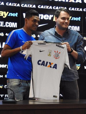 Bruno Paulo é apresentado e se anima com o Timão: 