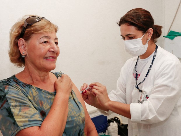 Campanha de vacinação no Paraná começou nesta segunda-feira. Muitas pessoas procuraram os postos de saúde em Apucarana (Foto: Divulgação/Prefeitura de Apucarana)