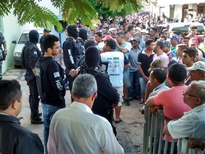 Quatro suspeitos foram apreendidos pela polícia após o crime (Foto: João Pedro/Portal Mais Castelo)