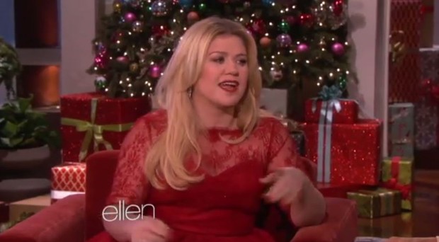Kelly Clarkson e Ellen DeGeneres (Foto: Video/Reprodução)