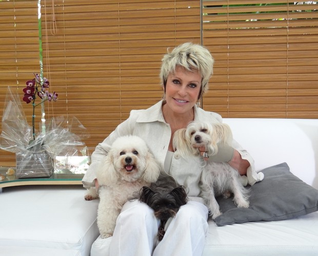 Ana Maria Braga e suas cadelinhas (Foto: Mais Você / TV Globo)