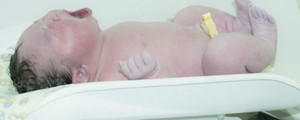 Bebê nasce com mais de 6 kg 
e surpreende até os pais em SP (Leid Oliveira)