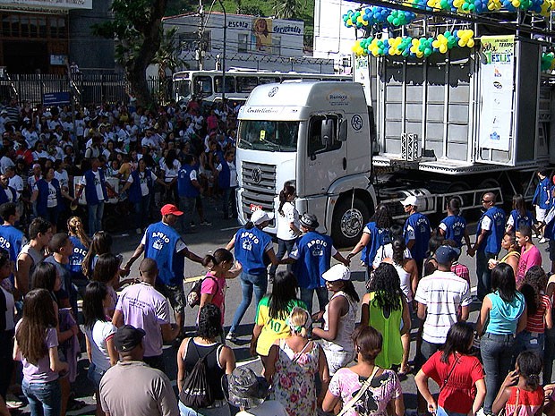 Marcha para Jesus reúne fiéis na orla de Salvador neste sábado (Foto: Imagem/ TV Bahia)