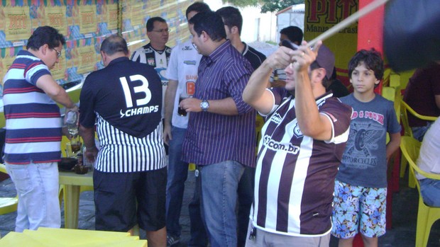 Festa de torcedores do Treze, em Campina Grande (Foto: Silas Batista)